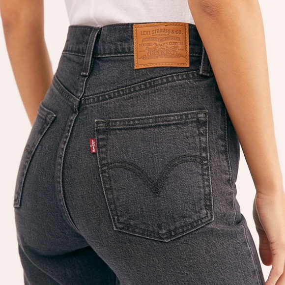 Levi’s Ribcage Flare You only live Twice Jeans - Picture 3 of 12